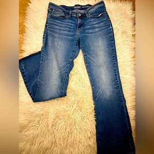 Selling these pre-loved Levies jeans boot cut such lovely and comfortable jeans.